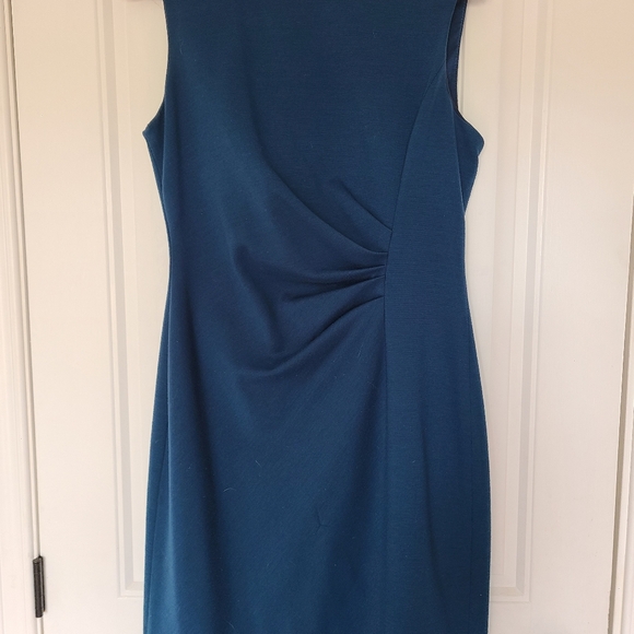 Beautiful Flattering Lined Dress - Picture 2 of 4